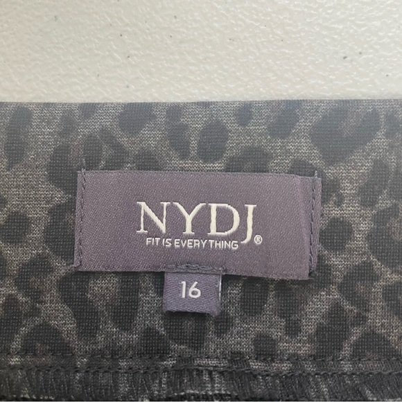NYDJ Pull On Straight Leg Knit Pants Gray Leopard Print Soft & Stretchy Size 16 - Picture 10 of 14